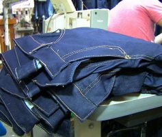 Como comprar calças jeans online
